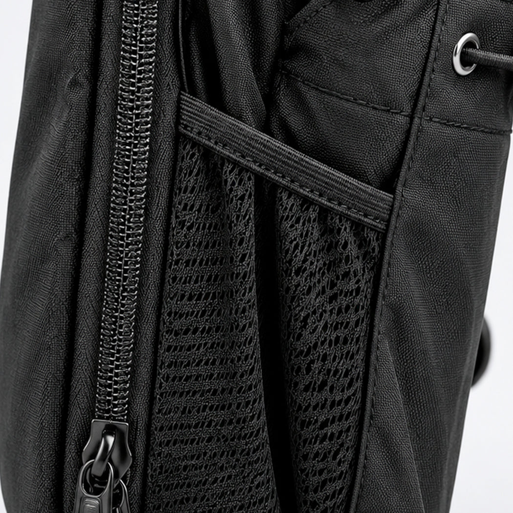 Two mesh side pockets